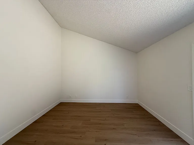 1120 Village Dr — Photo 45
