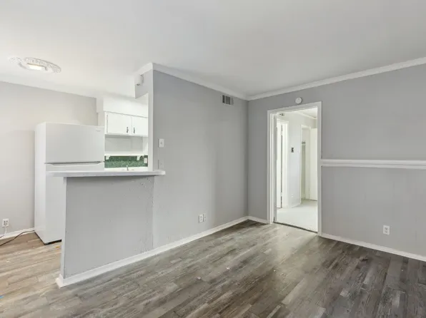 There is no place like The Clyde! It is an all utilities included community!