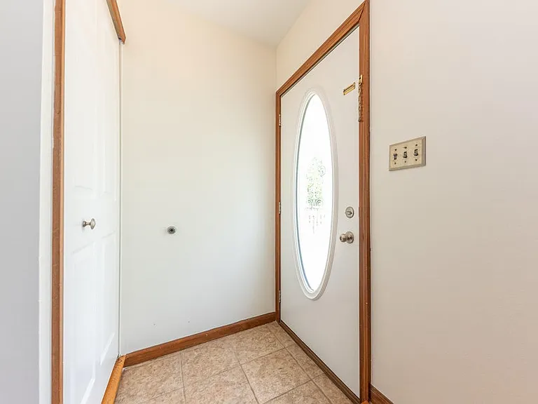 603 Manor Dr — Photo 6