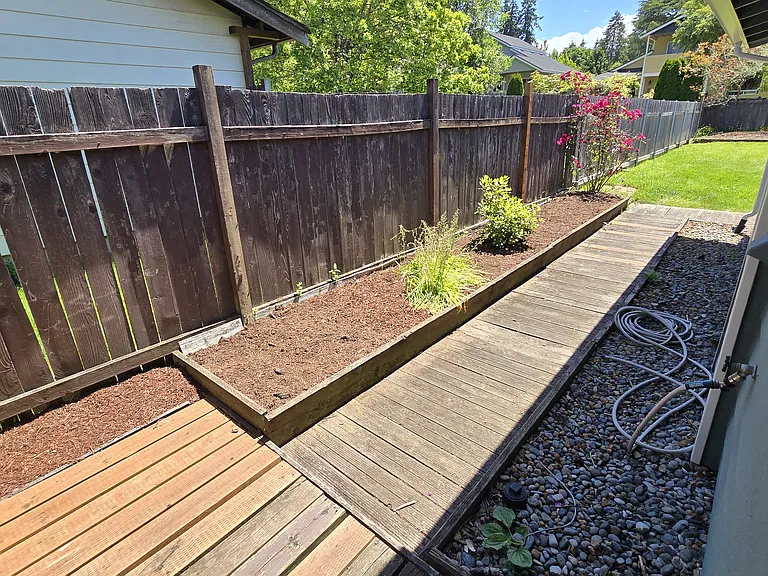 702 Montgomery St — Photo 32