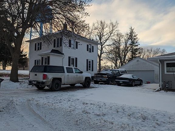 3rd image of 96 7th St SW