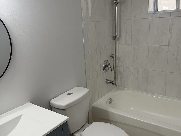 377 Martin St #LOWER — Photo 4