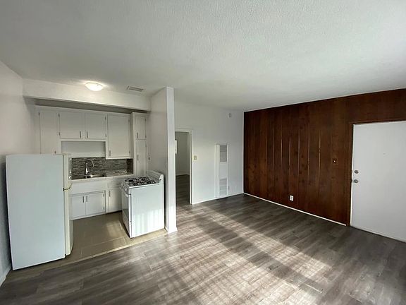 3rd image of 241 4th Ave APT 10