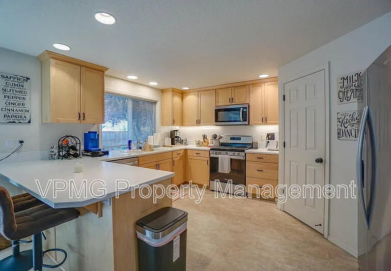 911 NW 148th St — Photo 13