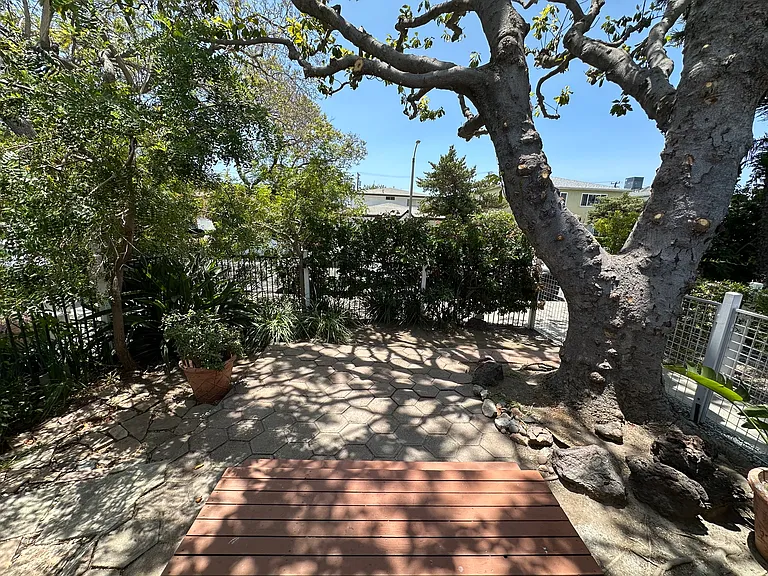 1535 Harvard St #A — Photo 2