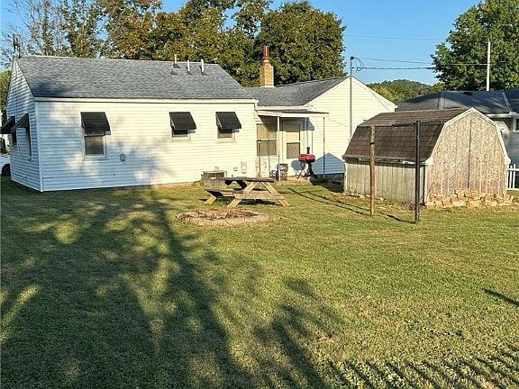 3rd image of 302 N Plum St
