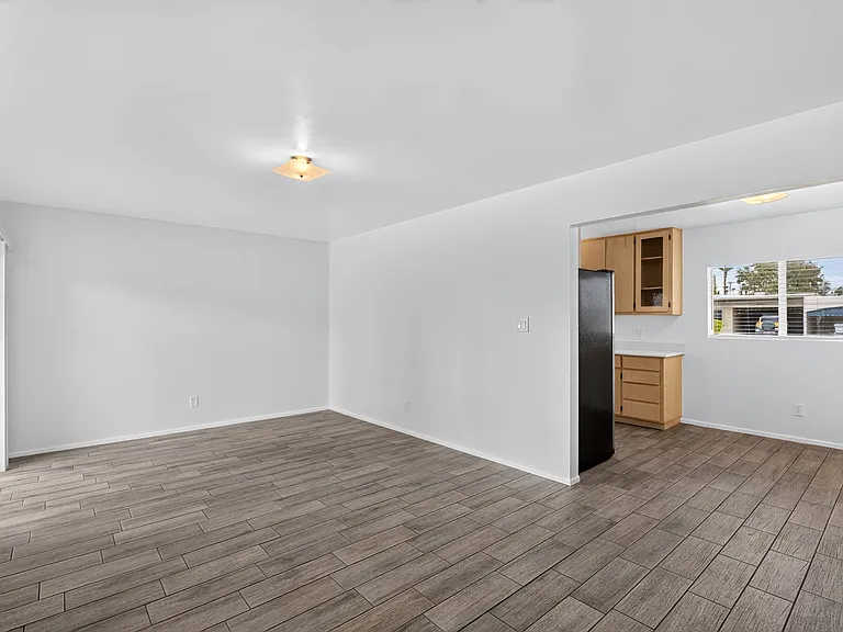 4720 N Miller Rd — Photo 7