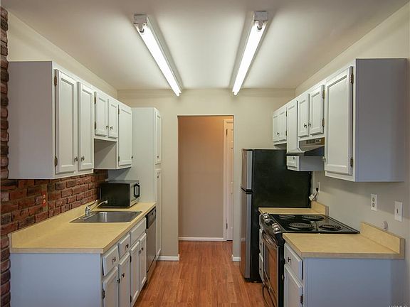 5th image of 913 Sierra Vista Ln