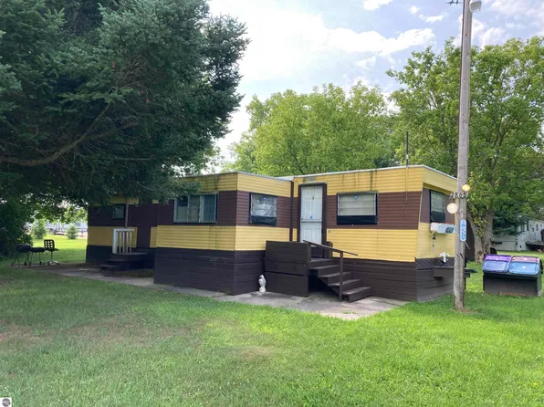 2868 Twin Lake Rd, Lupton, MI 48635