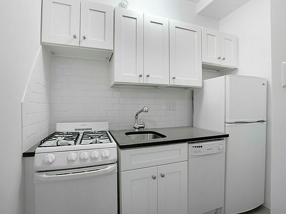 4th image of 160 W 71st St APT 6A