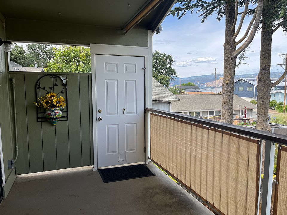Private entrance to deck.