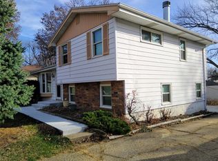 8724 Sunny Hill Dr, Clive, IA 50325