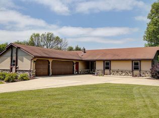 5341 Kettle View Ct, Slinger, WI 53086
