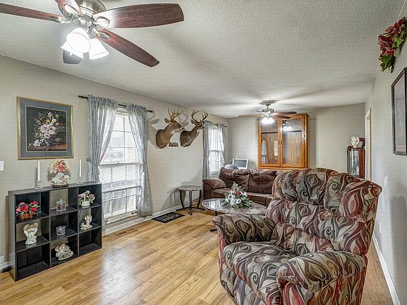 4th image of 919 Craig St