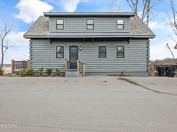 2nd image of 1367 Haven Ln