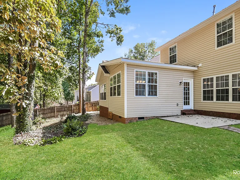 637 Nova Ave — Photo 14