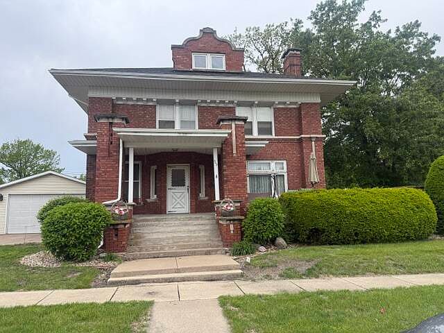 1st image of 302 S 3rd St