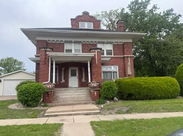 302 S 3rd St, Monmouth, IL 61462