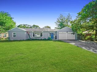 216 N Pleasant Rd, Lake Zurich, IL 60047