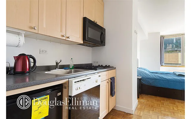 Rented by Douglas Elliman | media 17