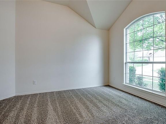 5th image of 1204 Glencoe Dr