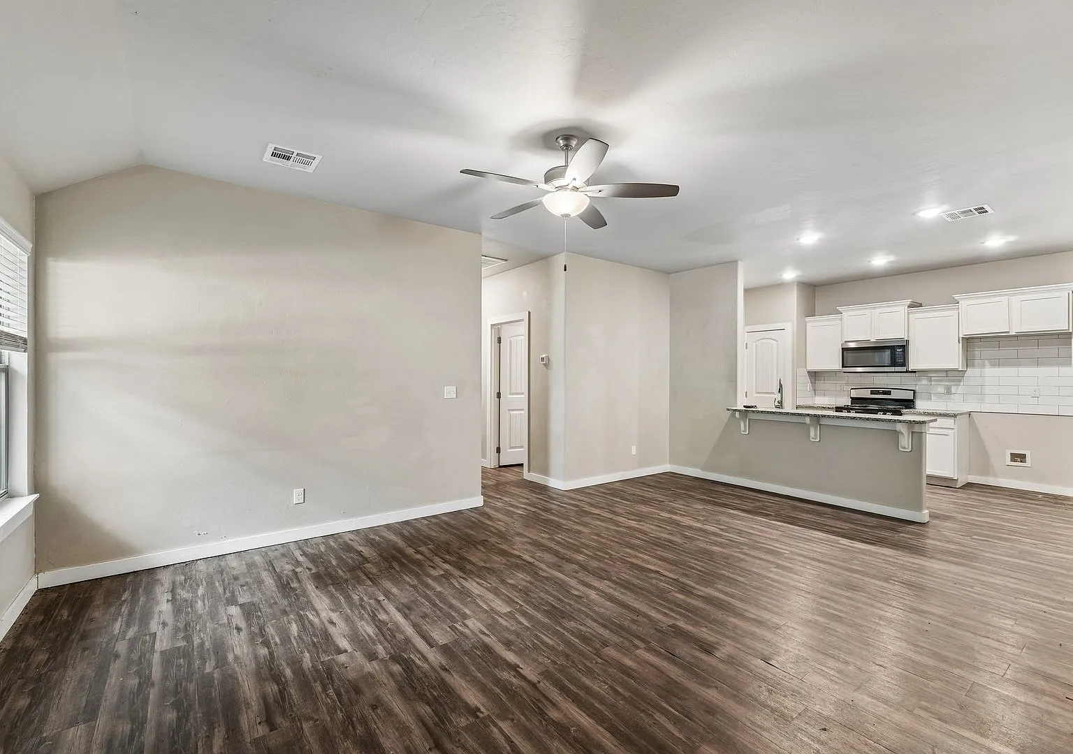 706 W London St — Photo 3