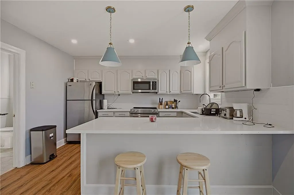 2 bed, 1.5 bath, 1431 sqft, $3,200 — Photo 4