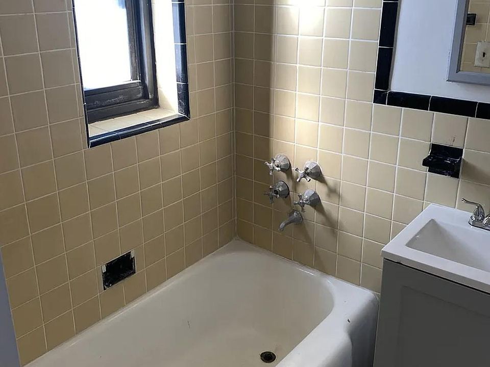 1st image of 14 Stoner Ave APT 1M