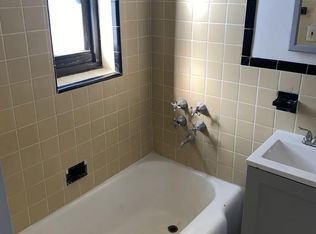 14 Stoner Ave APT 1M, Great Neck, NY