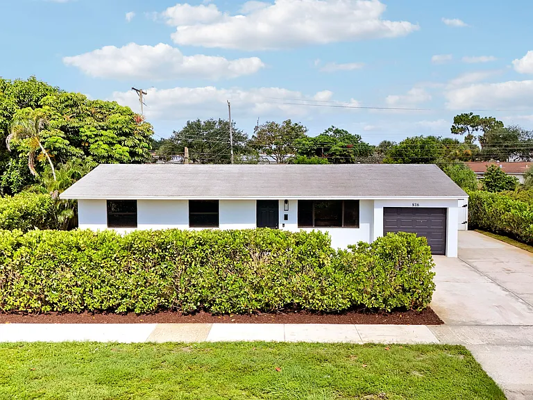 816 Juniper Dr — Photo 1