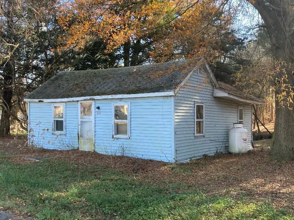 310 W High St, Felton, DE 19943