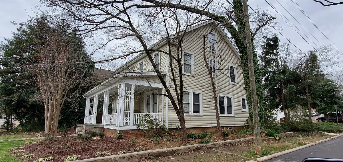 Building Photo - 127 Woodburn Rd