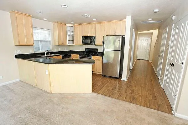 1719 Sylvan Dr #B — Photo 7