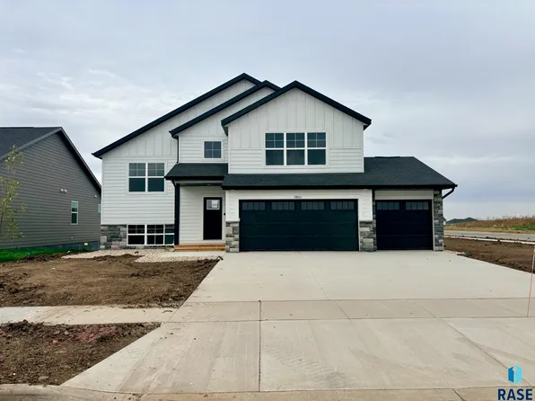 2801 S Copper Creek Ave, Sioux Falls, SD 57110