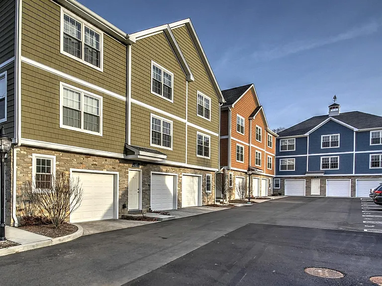 229 W Main St — Photo 1