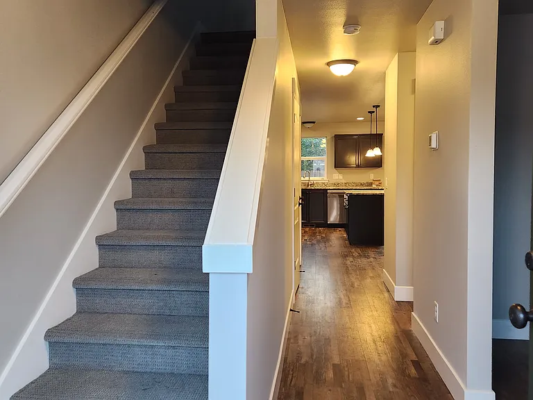 2442 Queen Ave SE — Photo 2