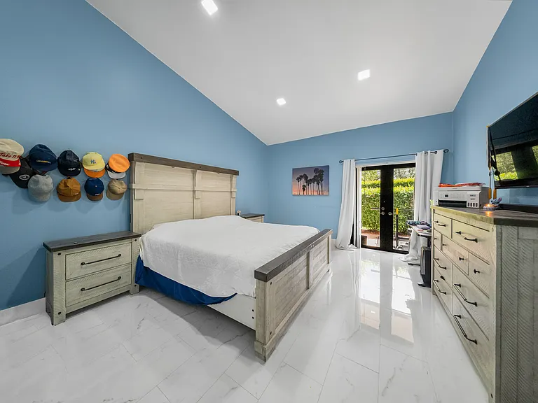8397 NW 37th Pl — Photo 13
