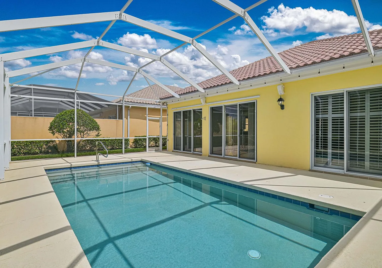 Now Available - Gorgeous 3/2 Plus Den Pool Home In Verona Walk! — Photo 4