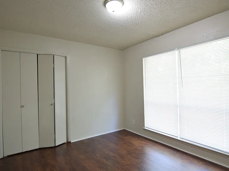 705 W Ave D, Belton — Photo 7