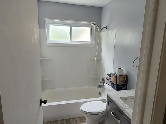 5th image of 4173 Jackson Ave