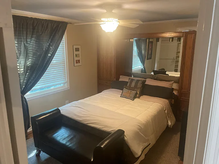 4221 Oxford Rd — Photo 5