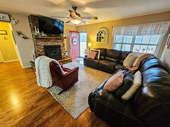 5th image of 223 Rich Rd