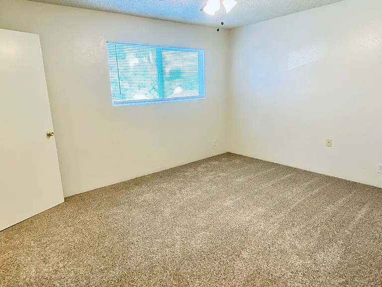635 W 6th Avenue — Photo 12