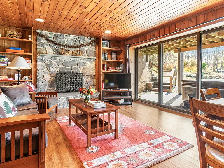 21 Larsen Dr — Photo 14