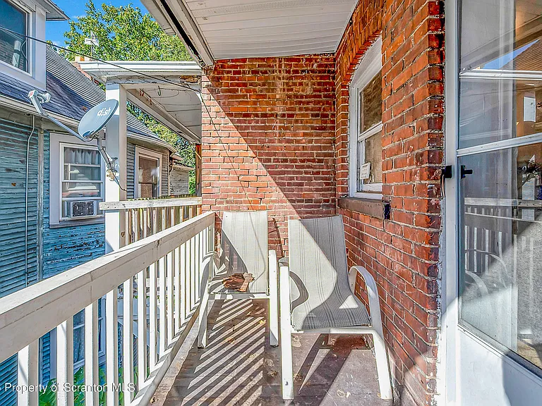 533 S Franklin St — Photo 28