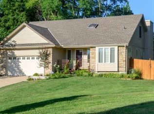 9419 Greenway Ln, Lenexa, KS 66215
