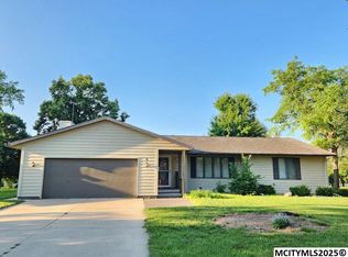 9 Asbury Pl, Mason City, IA 50401