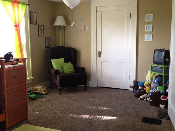 3rd image of 105 E Woodrow Ave