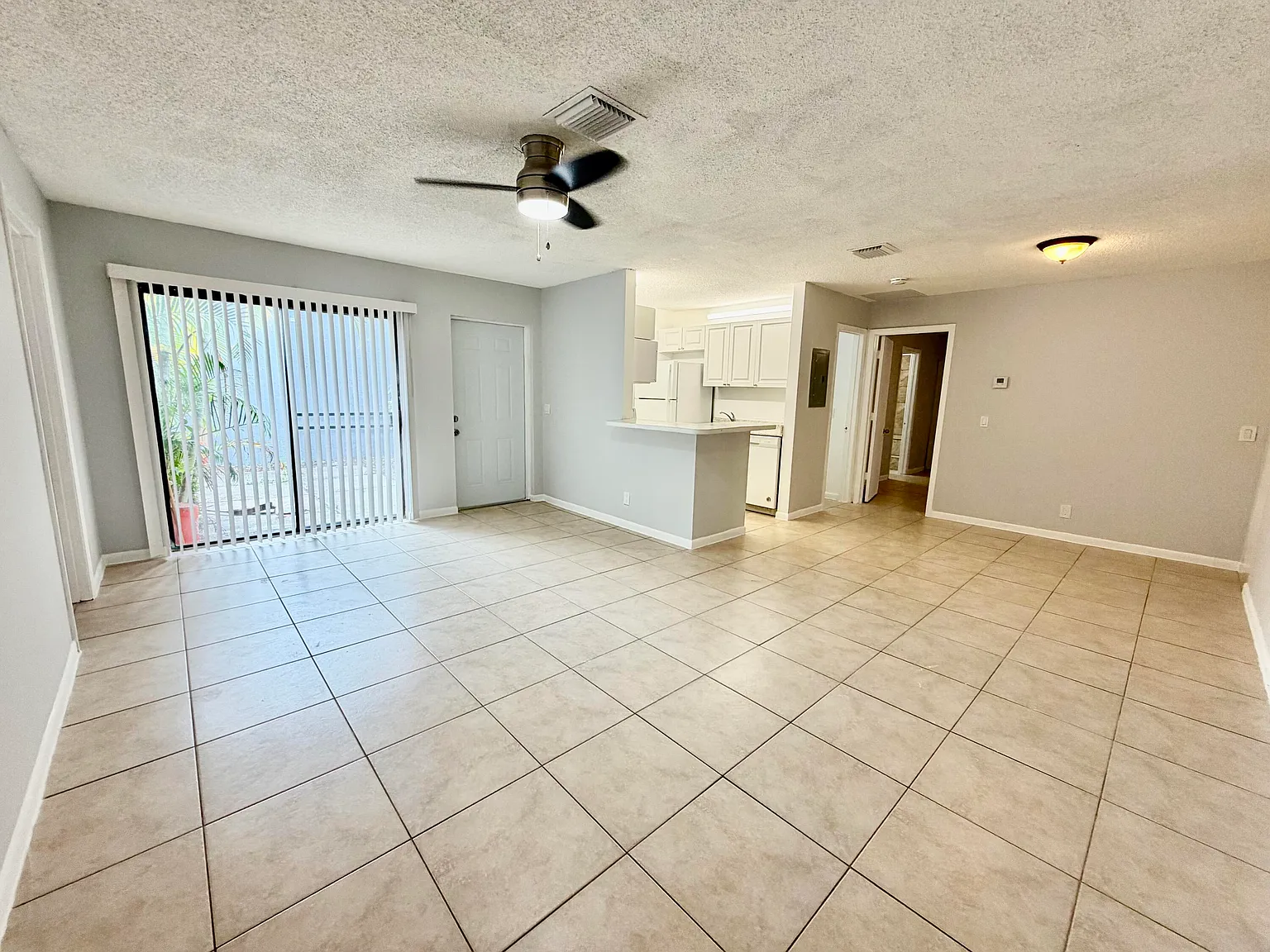 2 bed, 1.5 bath, 864 sqft, $1,875 — Photo 3