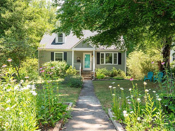 3rd image of 1614 Rose Hill Dr
